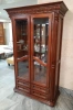 Витрина 2х дверная "Венеция Люкс" Орех 306  купить в интернет магазине Мебель из массива. Звоните +7 495 961-63-63 Гостиные